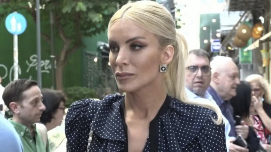 Έβγαλε την… μπέμπελη η Κατερίνα Καινούργιου, με αυτά που φορούσε καλοκαιριάτικα στο κέντρο