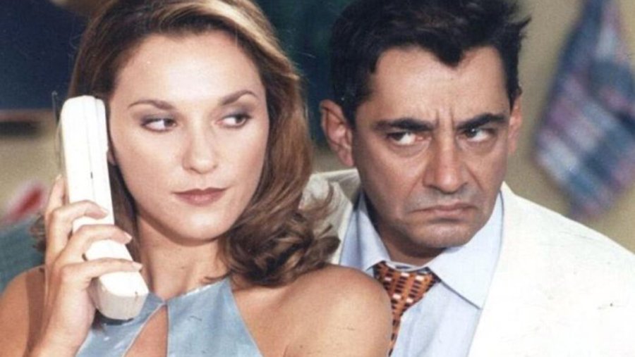 «Εγώ, έτσι δεν σε βγάζω στην tv»: Η αλλαγή στον «Ακάλυπτο» που ήθελε ο σκηνοθέτης, δεν πέρασε λόγω Καφετζόπουλου