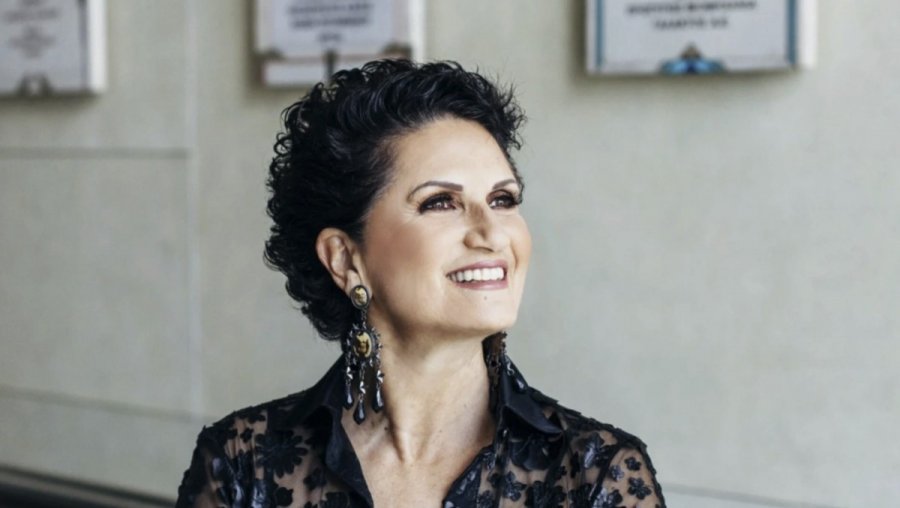 «Koρμi 40αρας»: Η Άλκηστις Πρωτοψάλτη εντυπωσιάζει με μαγιό – Η λεπτομέρεια που αναδεικνύει το άψογο στυλ της