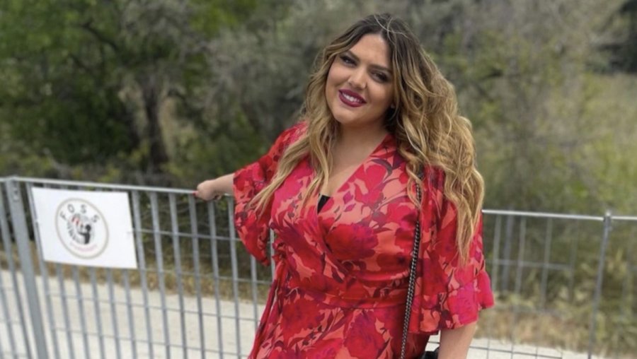 Την κοιτούσαν οι γείτονες να κάνει ακροβατικά στη ταράτσα: Σουσουρο με τα κόλπα της Δανάη Μπάρκα με το μαγιό