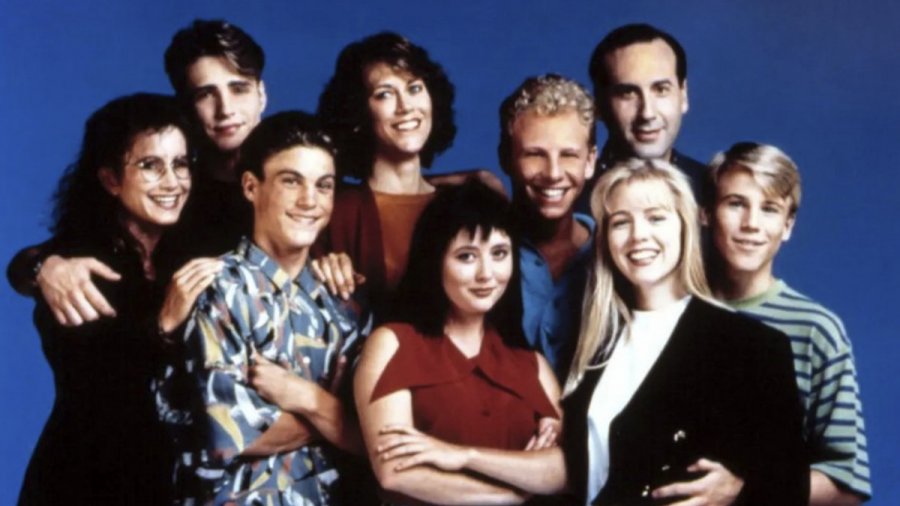 Οι ηθοποιοί του Beverly Hills αποχαιρετούν τη Σάνεν Ντόχερτι: «Ο Λουκ Πέρι σε περιμένει με ανοιχτή αγκαλιά»