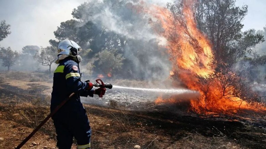 Συνελήφθη 80χρονος για τις 4 φωτιές στα Γλυκά Νερά την περασμένη Κυριακή – Καταγράφηκε σε βίντεο