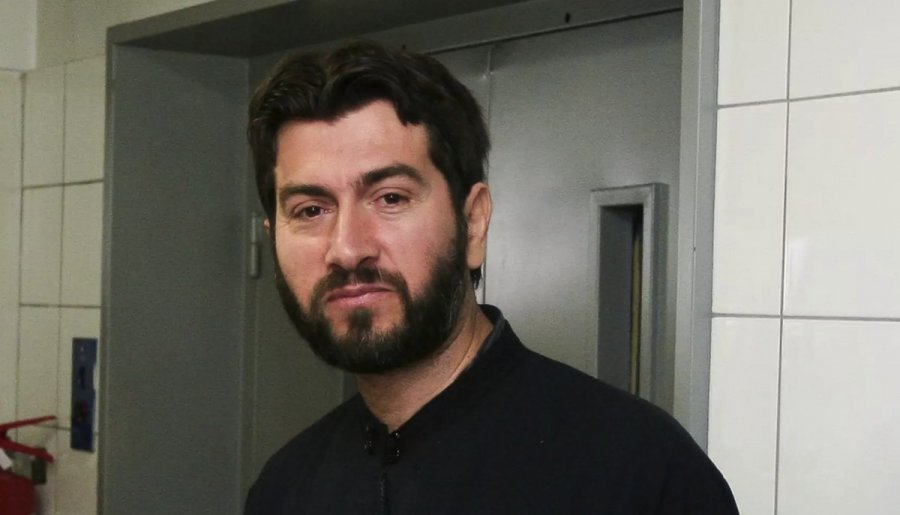 Καταπέλτης ο Εισαγγελέας για τον Πατέρα Αντώνιο: Ζητά την ενοχή του – «Τίποτα δεν γινόταν στην Κιβωτό αν δεν ήταν σε γνώση του»