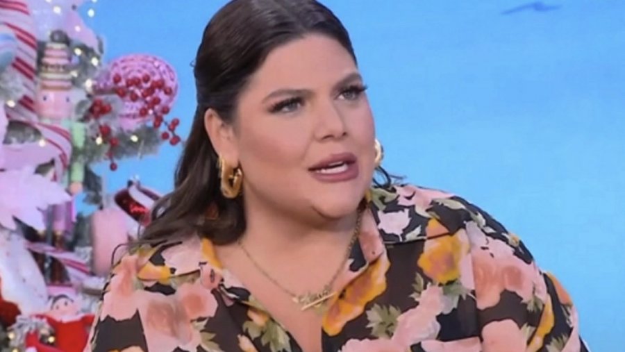 Κατερίνα Πεφτίτση: «Η Δανάη Μπάρκα είναι σαν ντουλάπα, μασίφ! Μπορώ να λέω ό,τι θέλω! Είμαι χοντρή και η Μπάρκα είναι ντουλάπα!»