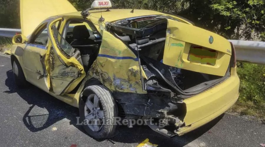 Σφοδρή σύγκρουση στην Εθνική Οδό – Νταλίκα εμβόλισε ταξί με 4 επιβάτες στη Λαμία
