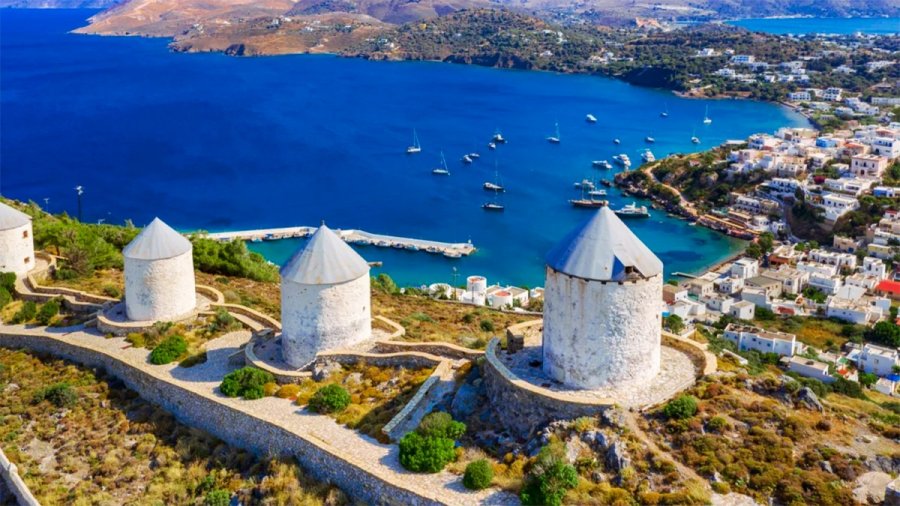 Το μικροσκοπικό ελληνικό νησί που γοήτευσε συντάκτρια του Independent: «Θα πήγαινα εξορία εκεί ανά πάσα στιγμή»